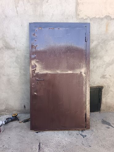 qapı zvanoku: Metall qapı – karkaslı - Material: qalın metal təbəqə və profil