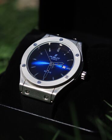 patek philippe часы мужские: Мужские часы Хаблот с каучуковым ремешком - это идеальный выбор для