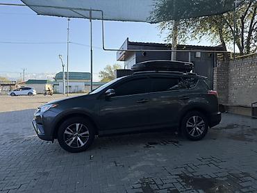 Toyota RAV4: 2018 г., Кроссовер