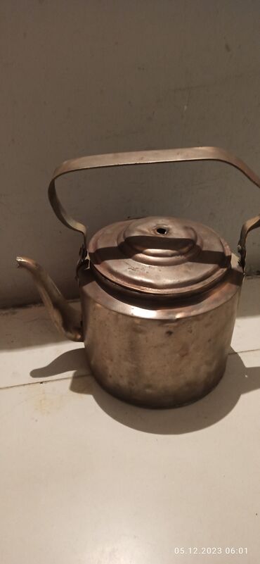 antikvar mebel: Antikvar latun çaydan