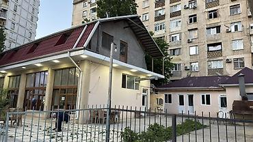 satılık cafe: Obyektin 2 ci mertebesi temirsizdir 7 kabineti 1 boyuk zali 1 metbexi — 5