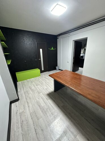 аренда офиса дешево: В 7 Мкр сдается кабинет с мебелью частично (офис) + свой санузел!