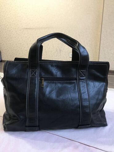 маленькая сумка: Сумки!!! 1) Кожаная сумка, среднего размера. цвет: Черный цена: 2800