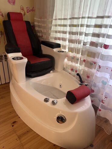 Salon masaları: İşlənmiş, Manikür üçün masa, Güzgüsüz