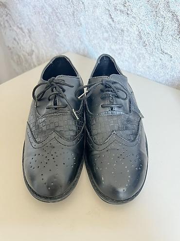 Ayaqqabılar: Qara rəngli klassik bağlamalı ayaqqabı - Stil: Broq üslubunda, ucluq — 2