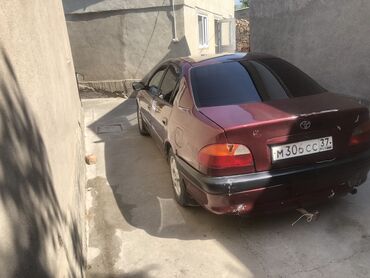хоба машина: Toyota Avensis: 1998 г., 1.6 л, Механика, Бензин, Седан