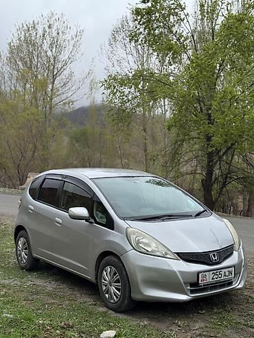 Honda Fit: 2012 г., 1.4 л, Автомат, Бензин, Хэтчбэк
