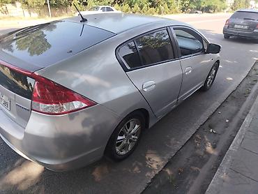 toyota prius kapot: Honda Insight Hybrid – gümüş rəngli liftbek Xüsusiyyətlər: - Hibrid — 1