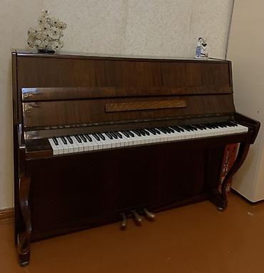 Piano – СЮИТА - Korpus: tünd qəhvəyi, parlaq laklı ağac örtük
