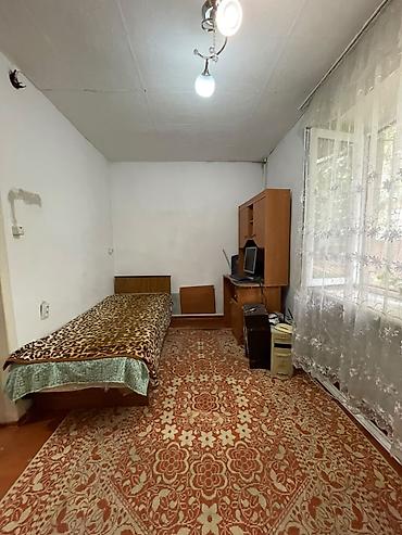 отель бишкек: 2 комнаты, 39 м², 104 серия, 1 этаж, Старый ремонт — 4