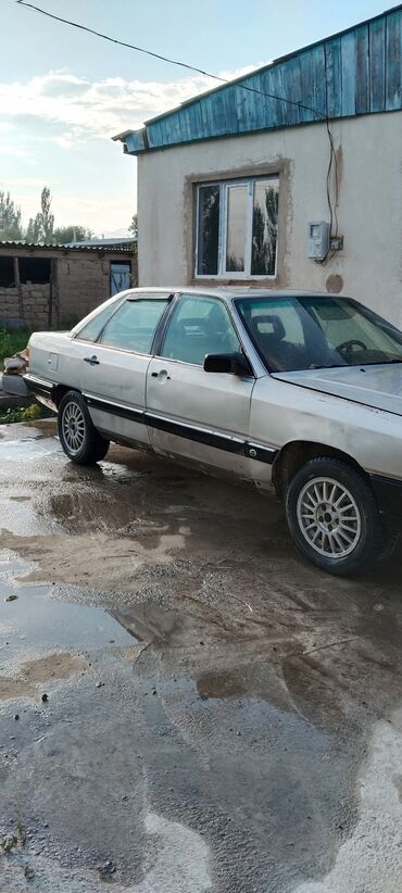продаю авто с последующим выкупом: Audi 100 C3, седан, серебристый 

Кватро 2.2 карбюратор инжектор есть
