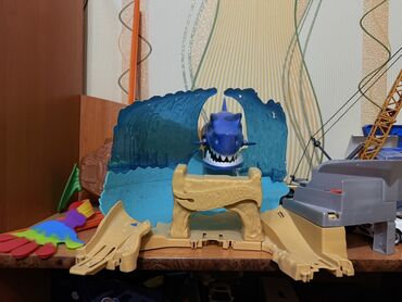 игровые наборы паровозик thomas: Игровой набор Hot Wheels с акулами + коллекция машинок - Трек Hot