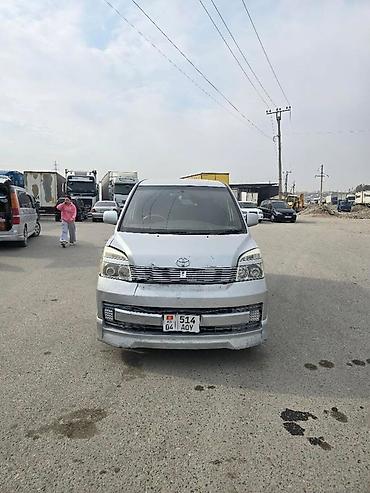 toyota town: Toyota Voxy: 2004 г., Минивэн — 1