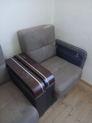 Divan və kreslo dəstləri: Divan bir ədəd kreslo iki ədəd işlənmiş uzlərində biraz yırtıglar var -da lalafo.az — 9 Divan və kreslo dəstləri: Divan bir ədəd kreslo iki ədəd işlənmiş uzlərində biraz yırtıglar var — 9