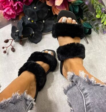 etiketiran mantil poput pelerine crnoj boji broj: Fashion slippers, 38