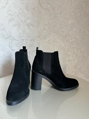 домашние женские тапочки из овчины: Kurt Geiger yeni Qadın botları.Alinib 400. – qara rəng, qalın dabanlı