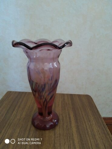 Вазы: Стеклянная ваза