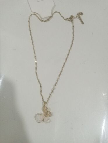 Bijuteriya dəstləri: Zərgərlik dəsti – qızılı rəng aksesuarlar Tərkib: - Boyunbağı 1: incə — 23