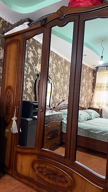 office table: Спальный гарнитур в классическом стиле (темное дерево) Состав: - — 1