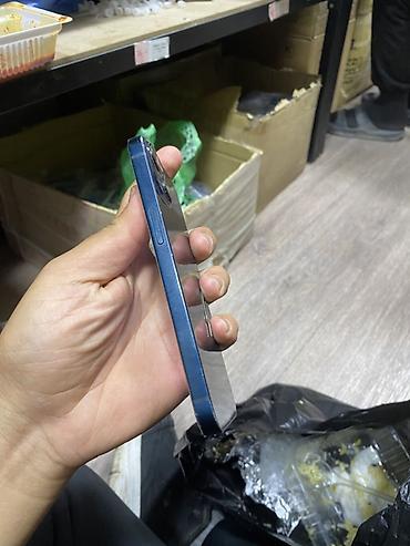 алфон 13: Смартфон Apple iPhone (серия с плоскими гранями, цвет — 5