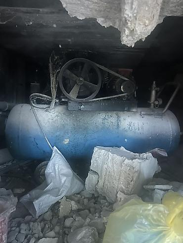 elektrik əl alətləri: Sənaye tipli hava kompressoru - Üfüqi silindrik hava balonu, təxminən — 1