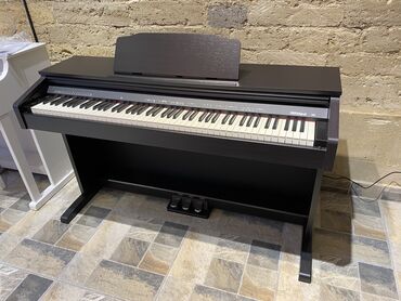 blackberry curve 8320: Roland RP30 elektro piano. Yapon mütəxəsisslərinin ərsəyə gətirmiş