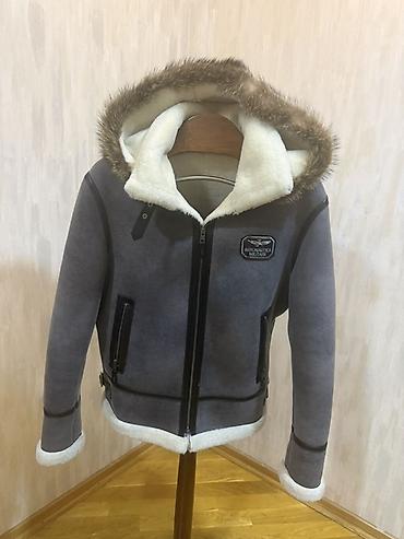 kisi plaslari: Aeronautica Militare kişi gödəkçəsi - Model: kapüşonlu, süni xəz — 1