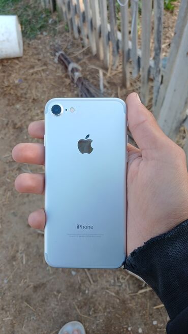 за сколько можно продать айфон 7: IPhone 7, Б/у, 32 ГБ, Серебристый, 100 %