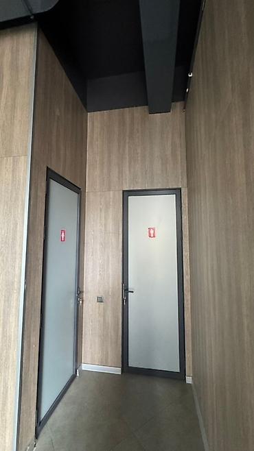 Аренда офисов: Аренда офисов, 213 м², В жилом комплексе, С отдельной кухней, С отдельным сан узлом, С системой безопасности — 7