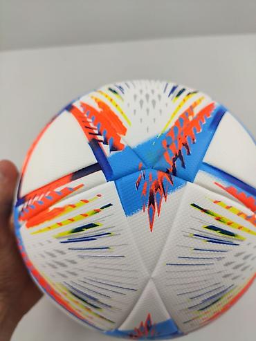 Toplar: Futbol topu. Keyfiyyətli və professional futbol topu. Metrolara və — 5