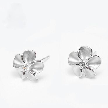 серебрянные серьги келдике: Серьги - гвоздики симпатичные цветочком, диаметр 7 мм