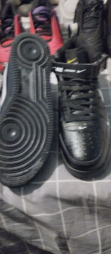 Mokasine: Mokasine, 39 — 28