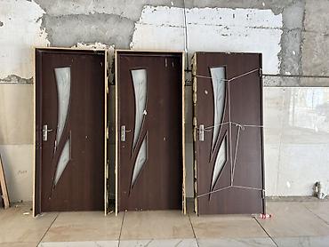 ev dekor: Daxili qapılar – şüşəli dekorlu, tünd qoz rəngində - Material — 1