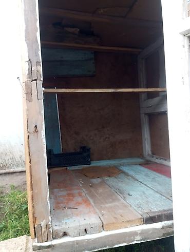 3 toyuq 3 gune: Ev quşları üçün sadə taxta qəfəs/kümes. Xüsusiyyətlər: - Material — 2