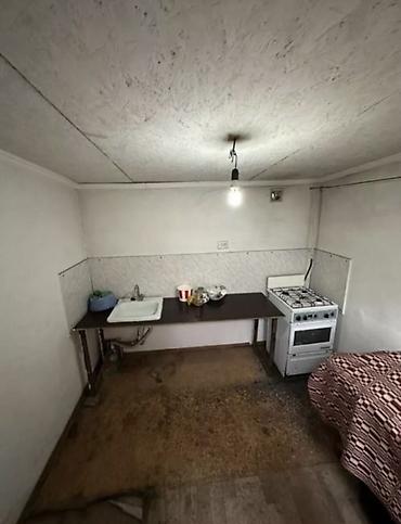 Бөлмөлөр: Квартира берилет 1 же 2 эркек балага Баасы:14000 Адрес:Жибек — 2