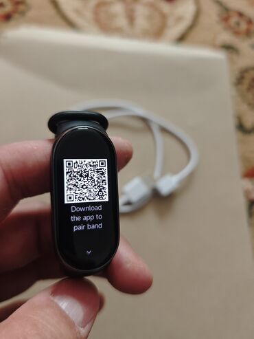 купить кнопочный сотовый телефон: Mi band 8 состояние идеальное батарею держит 7 дней, коробки нету