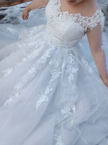 платье футляр с кружевом: Свадебное платье очень красивое с кружевами