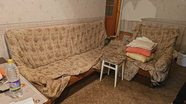 диван на ножках прямой: Б/У Мягкий гарнитур для гостиной: диван + кресло - Комплектация
