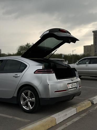 Продажа авто: Chevrolet Volt: 2011 г., 1.4 л, Гибрид, Хэтчбэк — 5