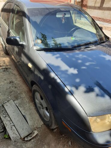 xacmaz masin: Volkswagen Jetta: 1.8 l | 2002 il Sedan