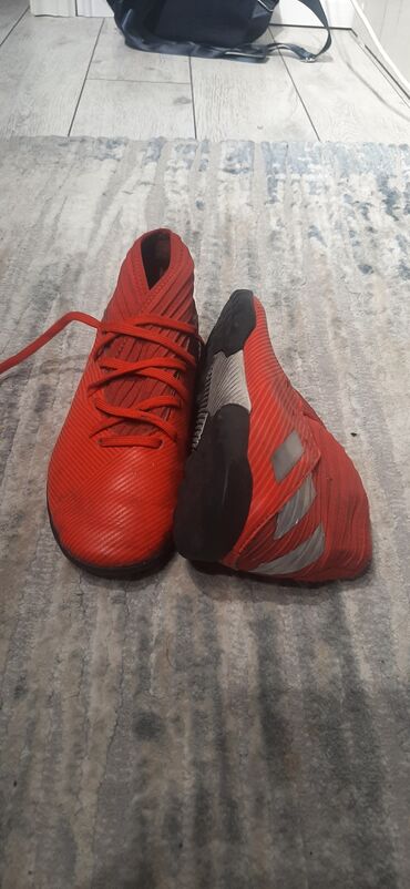 кроссовки 34 35: Продаю сороконожки Adidas -"NEMEZIZ', оригинал. В оч.хорошем