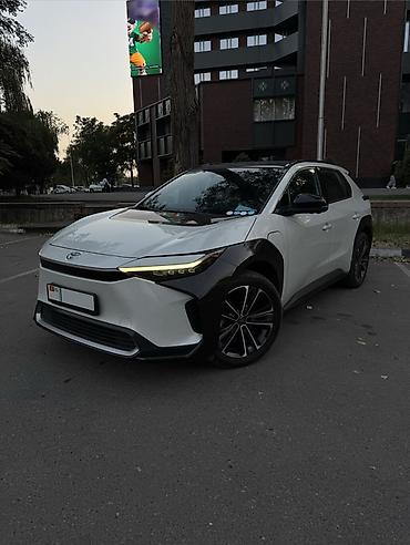 bz4: Toyota bZ4X: 2022 г., Автомат, Электромобиль, Кроссовер — 3