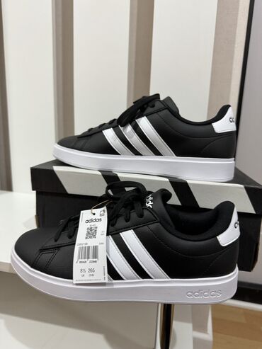 женская зимняя обувь бишкек: Мужские кроссовки, 42.5, Adidas Originals, Новый, цвет - Черный, Самовывоз