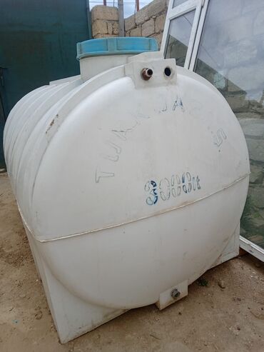 Baklar və çənlər: Bak, Plastik, 3000 l l