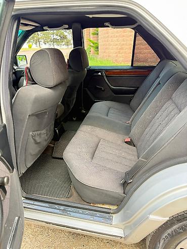 Mercedes-Benz: Mercedes-Benz E 200: 2 l | 1994 il Sedan — 12