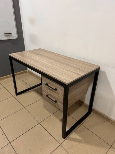 столы в стиле лофт: Офисный Стол, цвет - Серый, Новый