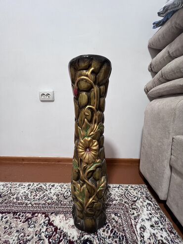 большая ваза: Ваза для цветов
Абсолютно новая
Высота: 70см