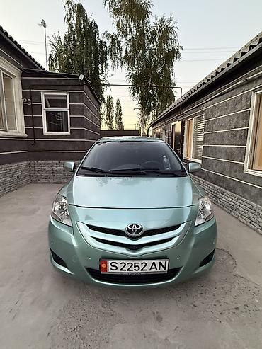 android avto: Toyota Yaris: 2007 г., 1.3 л, Автомат, Бензин, Седан — 2