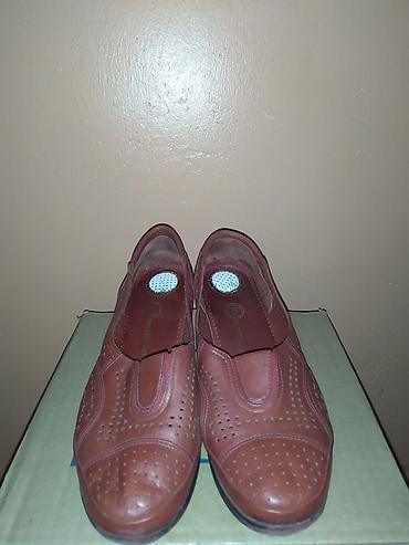 Продавцы-консультанты: Эти все женские обуви восемь пар за 5000 сом все в хорошем состоянии — 23
