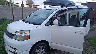 авто сатуу: Toyota Voxy: 2004 г., 2 л, Вариатор, Бензин, Вэн/Минивэн — 2